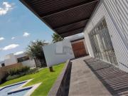 Casa en venta en condominio con Alberca frente a...