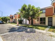 Casa en Venta en Condominio con Alberca y Seguridad en...