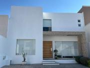 CASA EN VENTA EN CUMBRES DEL CIMATARIO