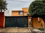 CASA EN VENTA EN CONSTITUYENTES DEL PARQUE, A MINUTOS DE...