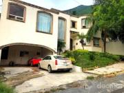CASA EN VENTA EN CONTRY LA ESCONDIDA