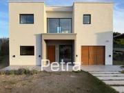 Casa en Venta En Costa Esmeralda. 4 dormitorios y Garage