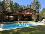 Casa en Venta en Costa Esmeralda. 4 Habitaciones y Gas...