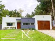 Casa en venta en Costa Esmeralda 5 ambientes con gas natural