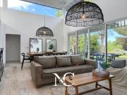 Casa en venta en Costa Esmeralda con fondo libre y pileta