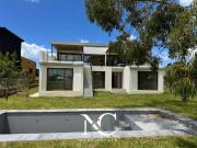 Casa en venta en Costa Esmeralda fondo libre al polo
