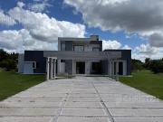 Casa en venta en Costa Esmeralda. Partido de la Costa....