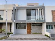 Casa en venta en coto Cerezo Valle Imperial