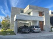 CASA EN VENTA EN COTO PUNTA DEL CIELO AL NORTE...