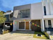 CASA EN VENTA EN COTO SOARE III ALTANZA, FRACCIONAMIENTO...