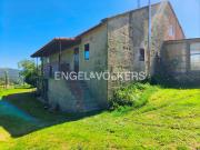 Casa en venta en Cotobade. Casa reformada con jardín y...