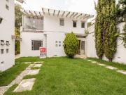 Casa en venta en Coyoacan en zona comercial