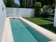 Casa en venta en Cuernavaca, alberca y jardín, vigilancia