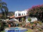 Casa en venta en Cuernavaca: Amplia propiedad con...