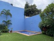 Casa en venta en Cuernavaca con seguridad y alberca en...