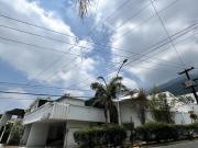 CASA EN VENTA EN CUMBRES 2DO SECTOR, ESQUINA ARRIBA DE...