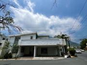 CASA EN VENTA EN CUMBRES 2DO SECTOR, ESQUINA ARRIBA DE...