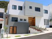 CASA EN VENTA EN CUMBRES DEL CIMATARIO