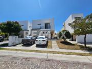 CASA EN VENTA EN CUMBRES DEL LAGO