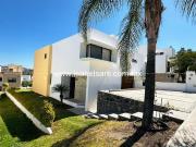 CASA EN VENTA EN CUMBRES DEL LAGO