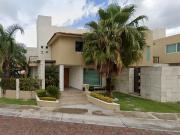 CASA EN VENTA EN CUMBRES DEL LAGO