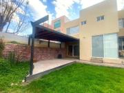 Casa en venta en Cumbres del Lago con 4 recámaras!