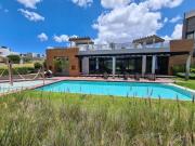 Casa en venta en Cumbres del Lago en condominio