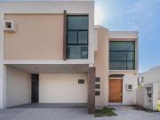 CASA EN VENTA EN CUMBRES DEL LAGO EN CONDOMINIO DE SÓLO...