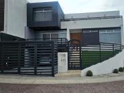 Casa en Venta en Cumbres del Lago, en esquina