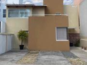 CASA EN VENTA EN CUMBRES DEL LAGO, JARDIN, CTO DE SERV....