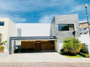 CASA EN VENTA EN CUMBRES DEL LAGO JURIQUILLA PRIVADA...