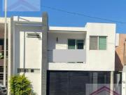 CASA EN VENTA EN CUMBRES ELITE