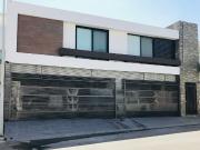 Casa en Venta en Cumbres Élite | 490 m² | Paneles...