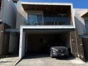 CASA EN VENTA EN CUMBRES ELITE PREMIER