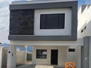 casa en venta en cumbres esquina frente a parque