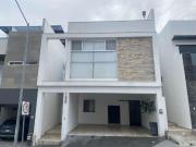 CASA EN VENTA EN CUMBRES PREMIER