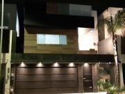 CASA EN VENTA EN CUMBRES PUERTA DE HIERRO SEC. LINCES