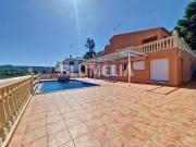 Casa en venta en Dénia, El Montgó. Villa con apartamento...