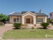 casa en venta en E1 con dos lotes en Cardales Village
