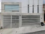 CASA EN VENTA DE 3R EN EL 4TO. SECTOR DE CUMBRES EN...