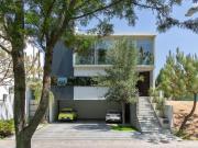 Casa en venta en El Alcazar Oriente, Zapopan sobre Av....