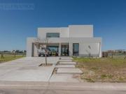 Casa en venta en el Barrio Amarras, Puertos / Escobar Casa en venta en el Barrio Amarras, Puertos / Escobar