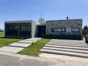Casa en venta en el barrio Lagos de Canning