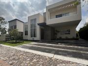 CASA EN VENTA EN EL CAMPANARIO