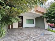 CASA EN VENTA EN EL CAMPESTRE COTO LUGANO