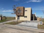 Casa de 4 ambientes en venta en el Cantón al GOLF