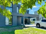 Casa en venta en El Canton Golf 5 Amb Pileta Vista al golf