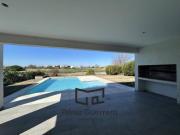 Casa en venta en el Canton Golf con 4 dormitorios y...