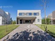 CASA EN VENTA EN EL CANTON NORTE AL AGUA CON CINCO...