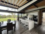 AMPLIA CASA EN VENTA EN EL RETIRO SECTOR PURO CUERO